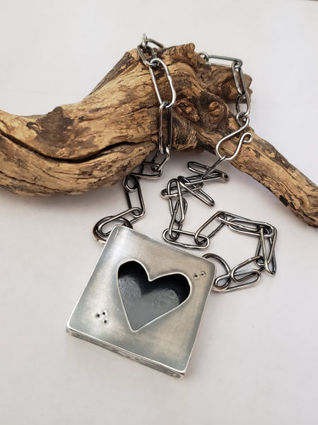 Hollow-form Heart Necklace