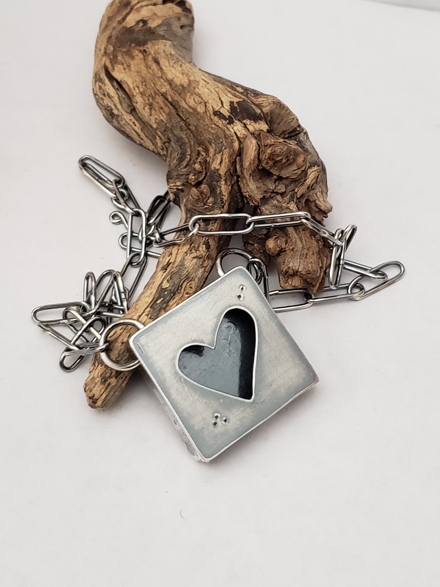 Hollow-form Heart Necklace