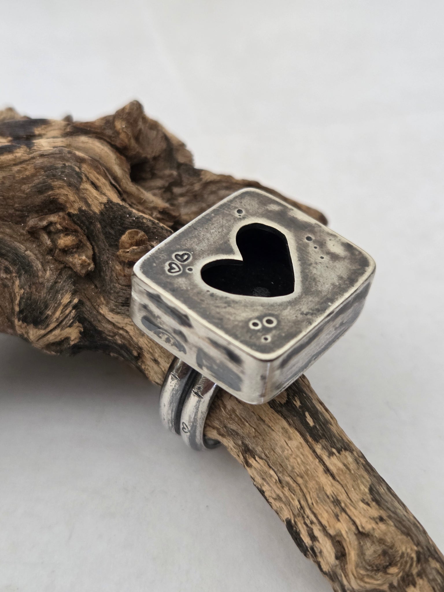 Hollow-Form Cube Heart Ring