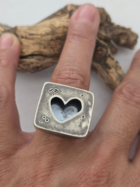 Hollow-Form Cube Heart Ring