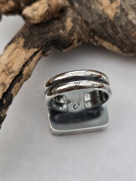Hollow-Form Cube Heart Ring